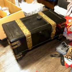 CHINESE WOODEN CHEST