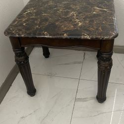 2 Side Tables 