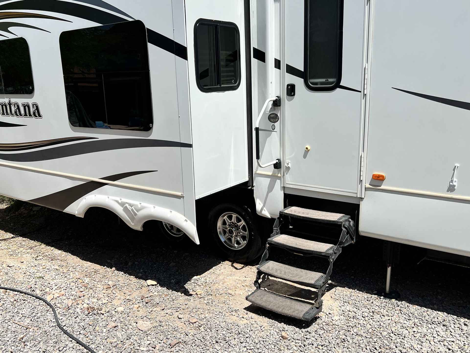2013 Montana RL Fifth Wheel RV 39ft