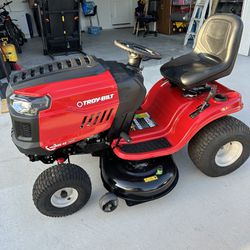 Troy Bilt Horse In Very Good Condition Is 42” Deck Have New Battery New Fuel Filter And Fresh Oil