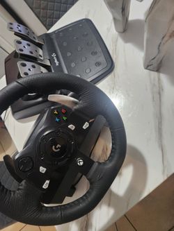 Logitech G920 Driving Force Racing Wheel and Floor Pedals