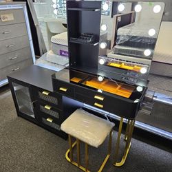 Gourges Vanity W/ LED Light Inside Drawers, Door Storage, Wireless Charger Usb & Type C Charger Makeup Plastics $549