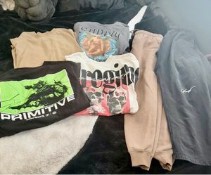 Men’s clothing size large.  All for $6