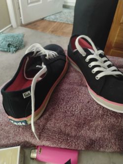 Women's sneakers/ black / size 8.5