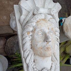 Cara De Mujer De Cemento