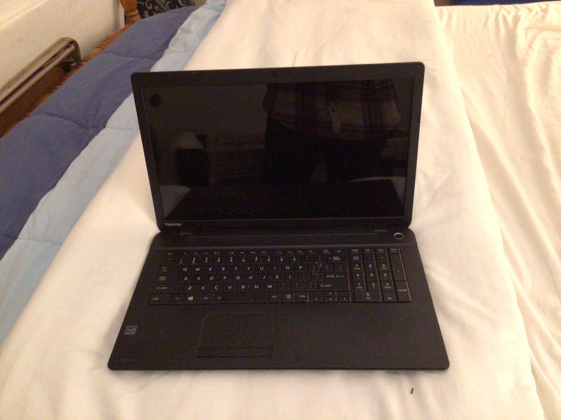 Toshiba 17 Inch Laptop For Screen And Parts 