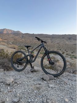 2024 GT Sensor Carbon Elite 29” Carbon Trail Bike – Medium