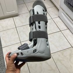 Air cast. Boot Brace 