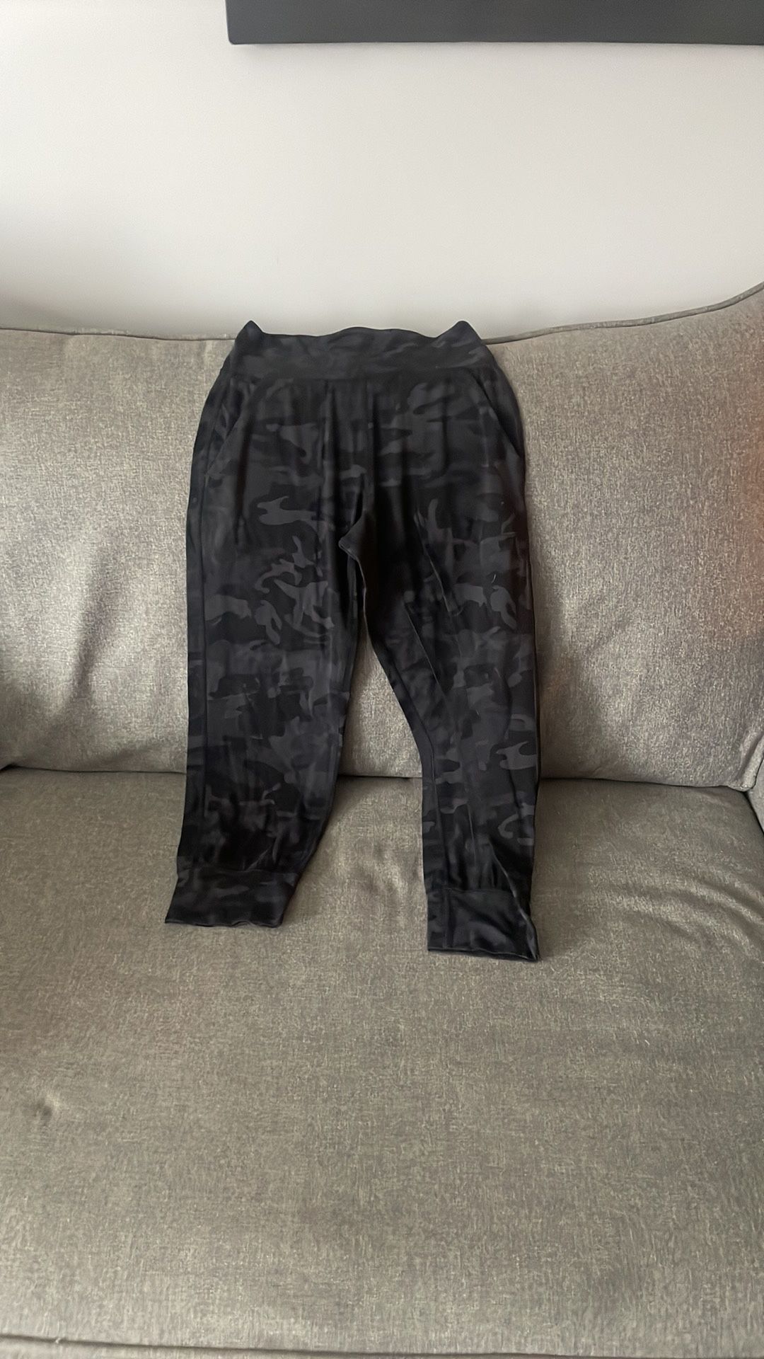 Lululemon authentic pace rival incognito camo pants