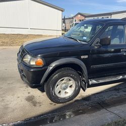 2004 Mitsubishi Montero