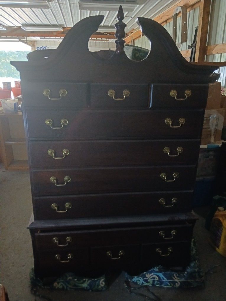 QUEEN ANNE HIGH DRESSER