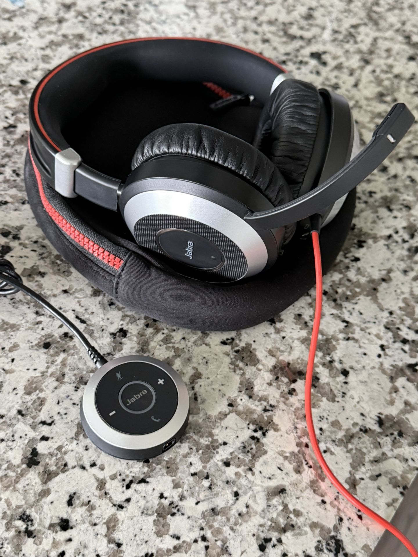 🎧 Level Up Your Sound: Jabra Evolve 80 UC Headphones w/ Noise Canceling Power!