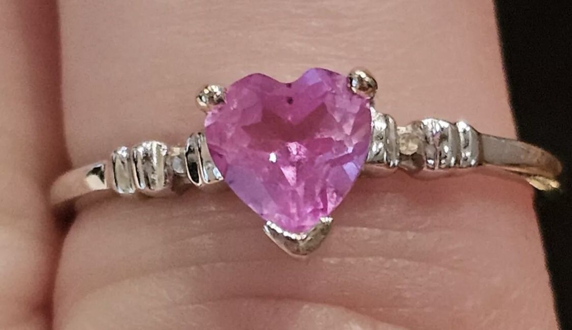 💕 10k White Gold Ring With Pink Topaz Heart Size 7