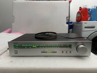Yamaha T-560 Natural Sound AM/FM Stereo Tuner. MADE IN JAPAN