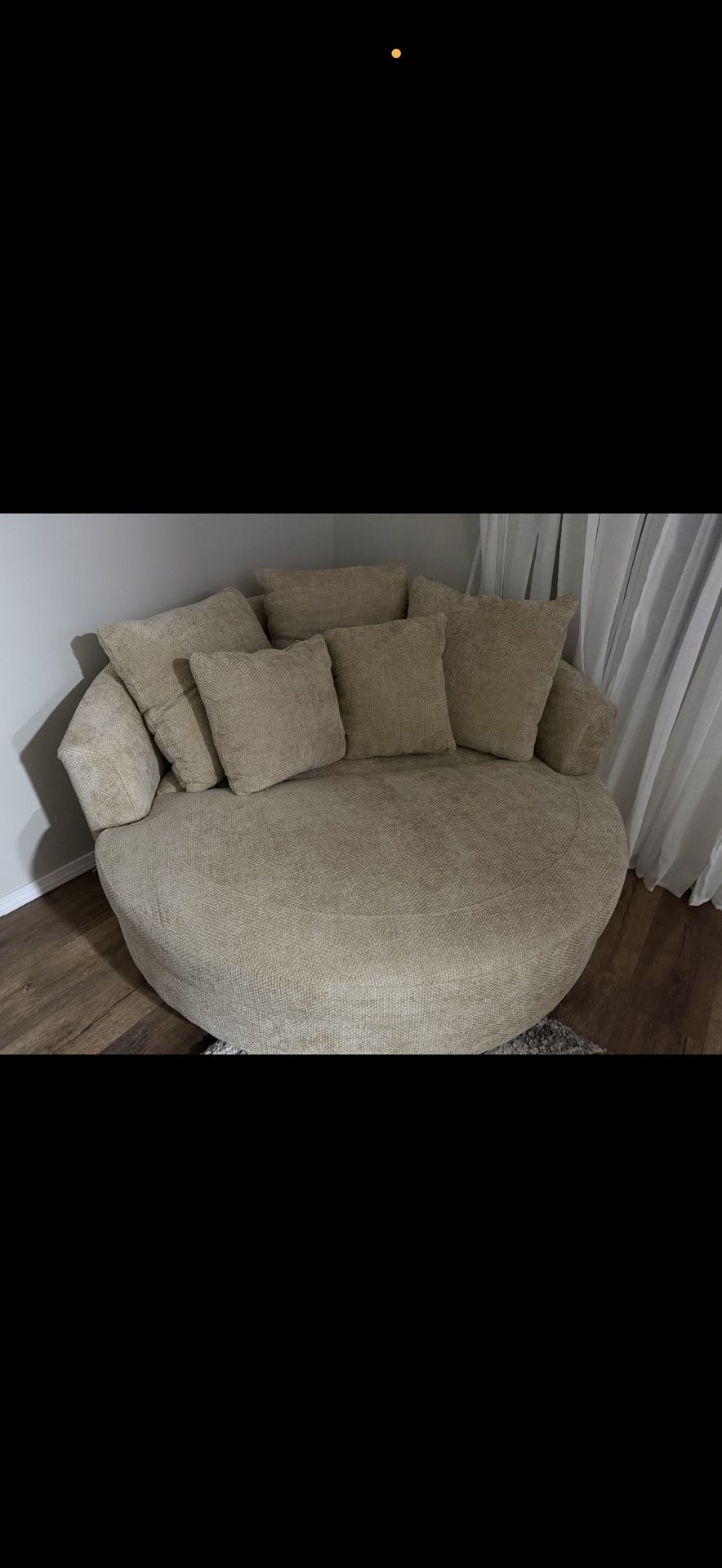 Oversized Couch ! New