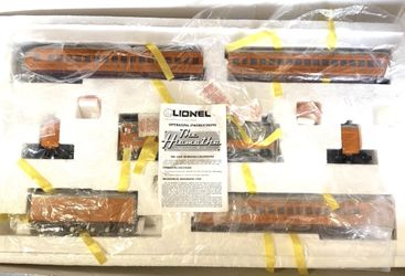 Lionel Traditions Milwaukee Hiawatha Passenger Set Limited 350E Orig Box 6-51000