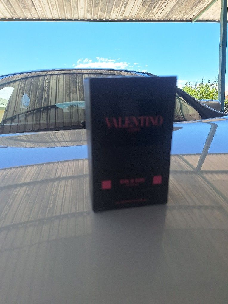 valentino uomo born in roma