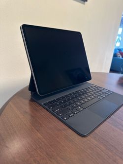 Apple iPad Pro 12.9 Inch (3rd Gen) with Magic Keyboard- Excellent Condition