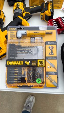 DEWALT MAX FIT 40-Piece Screwdriver Bit Set with Right Angle Attachment