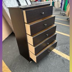5 drawers dresser / Five drawers dresser