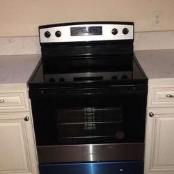 30-Inch Amana Electric Range with XL Oven Window 