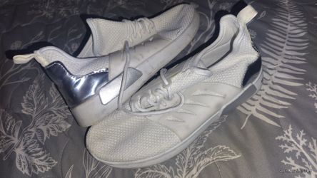 Woman's Shoes size 6