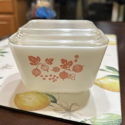 Vintage Pyrex Dish