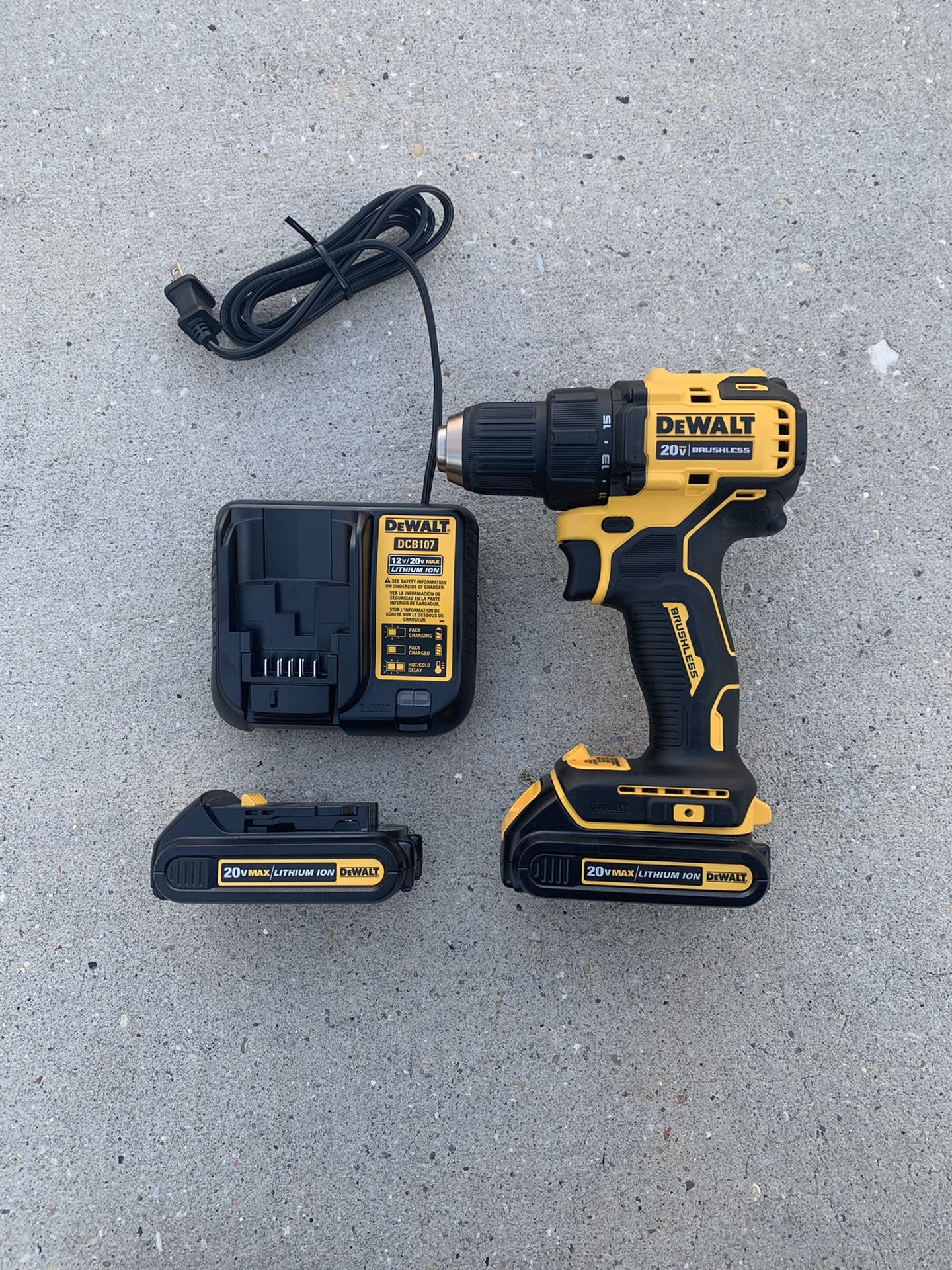 Dewalt 20vt drill driver Atomic compact brand new