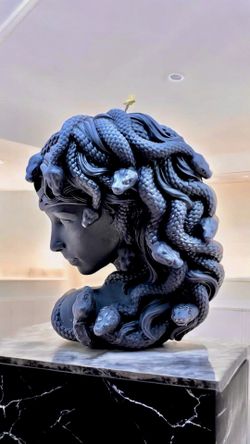 MEDUSA SNAKE HEAD CANDLE