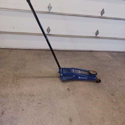 Hydraulic Lift – Hoist Cars Safely and Reliably! get pressure