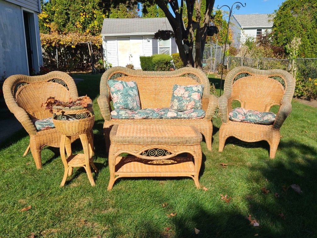 5 Piece Wicker Set