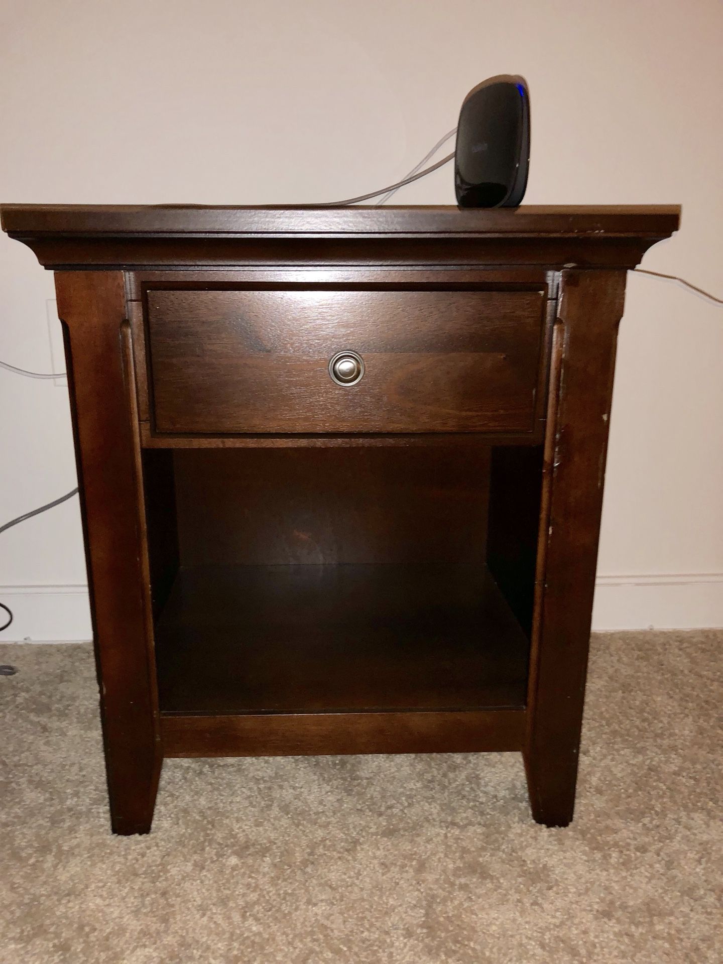 End table / bed side table