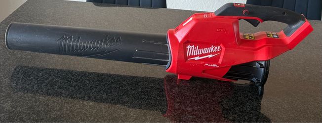 Milwaukee M18 FUEL Cordless Leaf Blower
