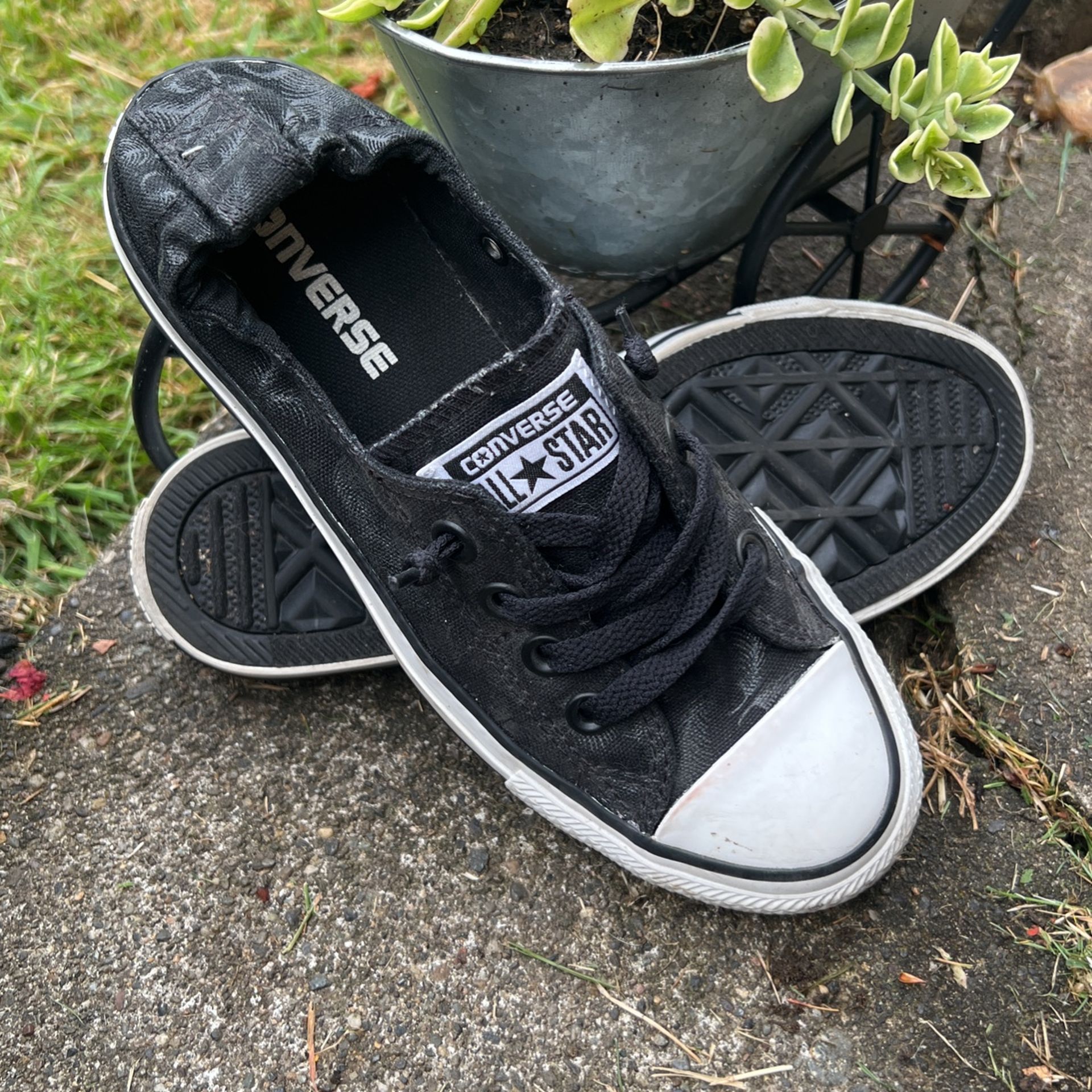 Converse Women’s 6 Slip On