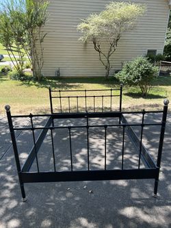 Black Queen Size Metal Bed