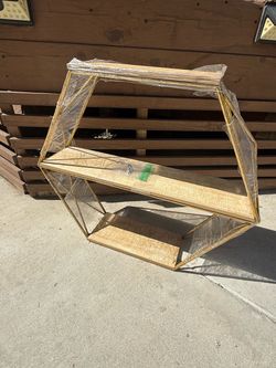 Super Cute Gold Shelf - Excellent condition!