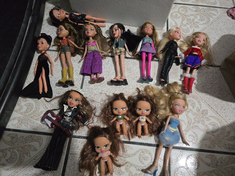 Bratz Dolls Lot