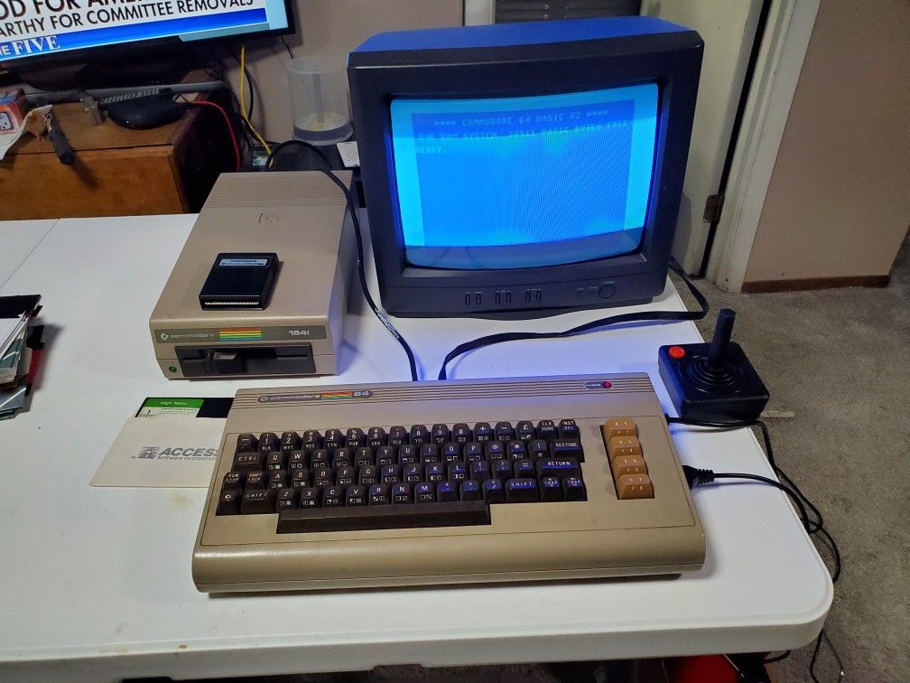 Working Commodore 64 Computer With Perifrials