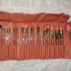 Set Of 24 Make Up Brushes 