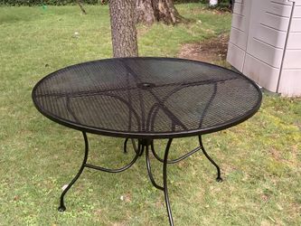 Round Black Metal Mesh Patio Table