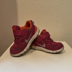 Baby girl Nike shoes size 6c