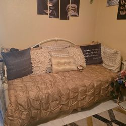 Day bed