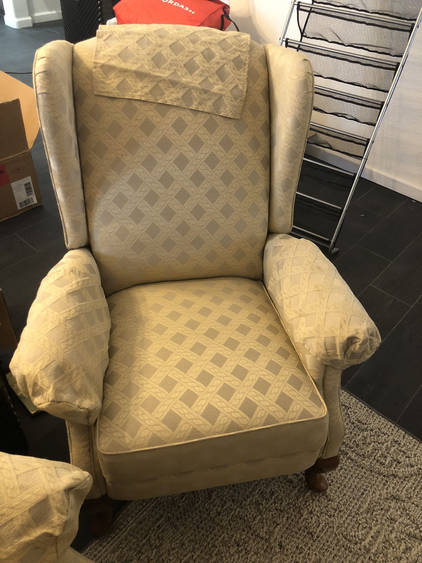 2 Recliner chairs 