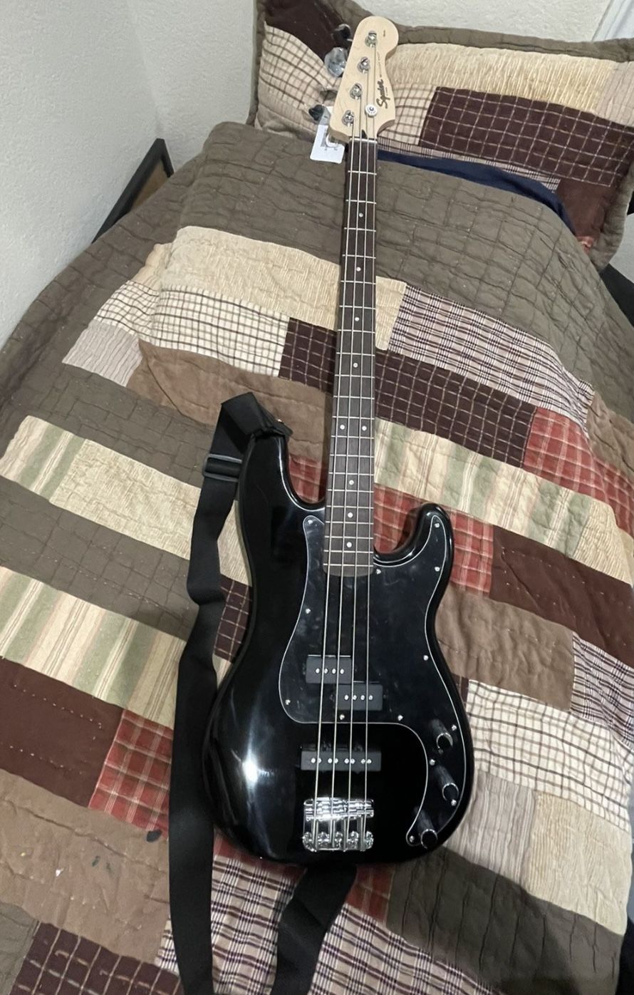 Bass guitar 