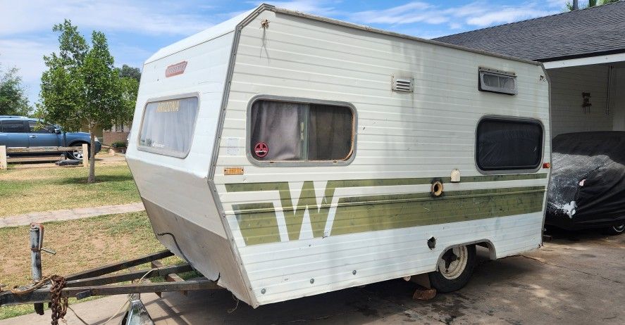 1975 Winnebago Camping Trailer