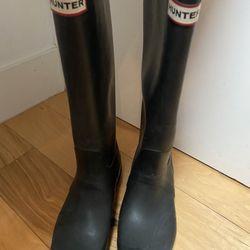 Original tall Black Hunter Rain Boots Size 8