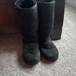 Ugg Genuine Shearling Lined Boot 
