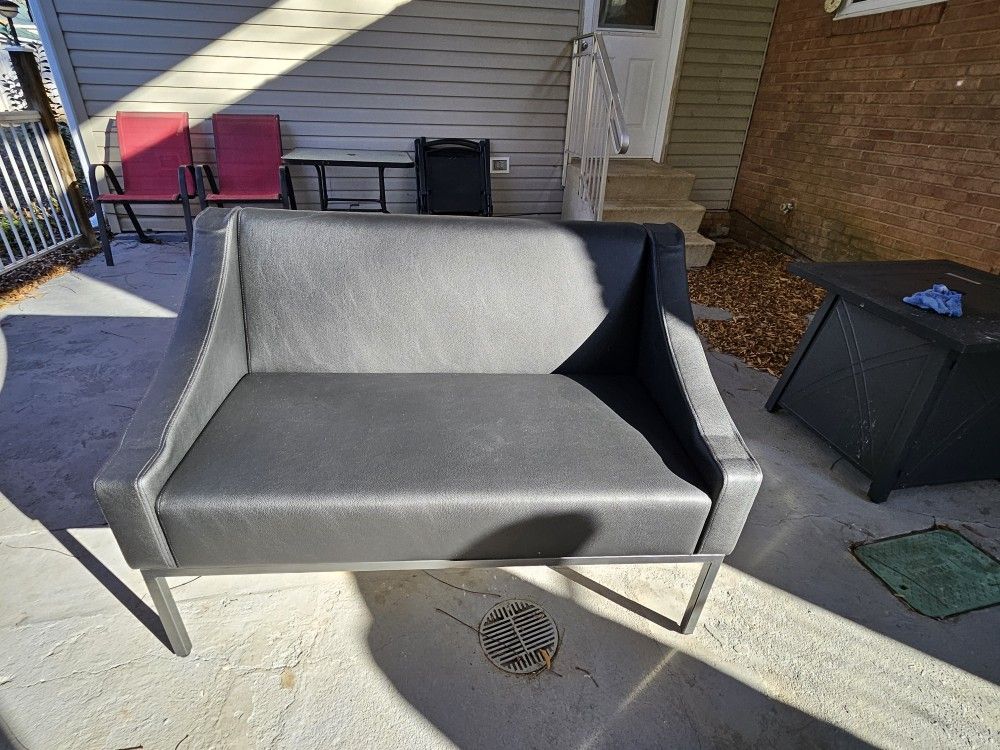 Black Leather 2 Seater Leon Sofa
