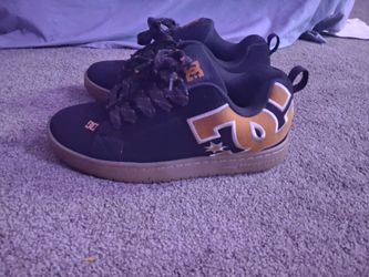 Men's DC shoes