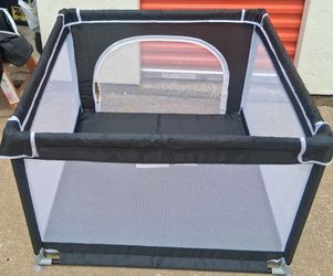 Mesh Playpen – Portable, Lightweight, Zippered Side